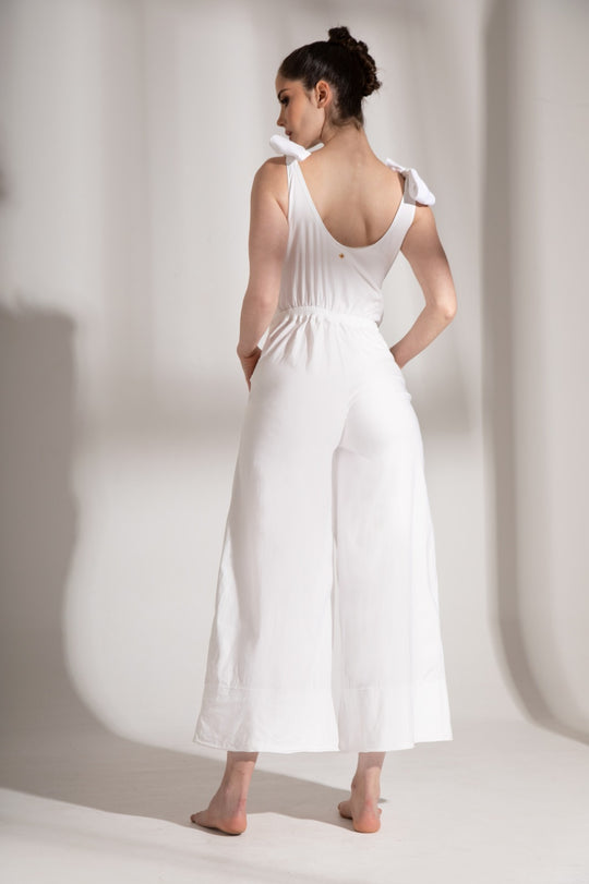 Vestido Resort Enterizo con Amarres Ajustables que se Adapta a Ti: Elegancia Personalizada para Cualquier Ocasión.