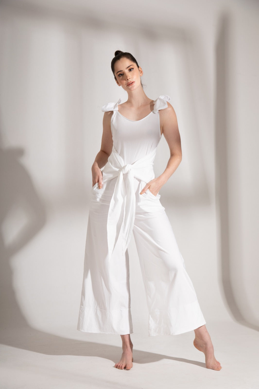 Vestido Resort Enterizo con Amarres Ajustables que se Adapta a Ti: Elegancia Personalizada para Cualquier Ocasión.
